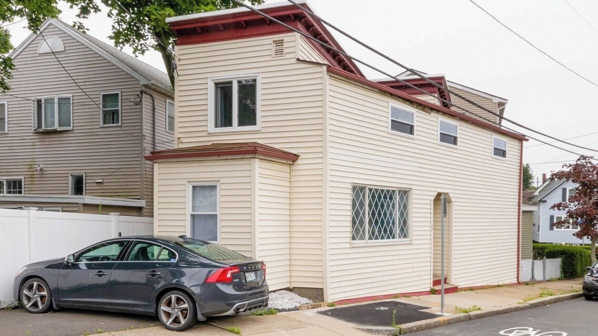 Winthrop House | Steps from the ocean minutes from Boston Beach house for rent 10% off first week