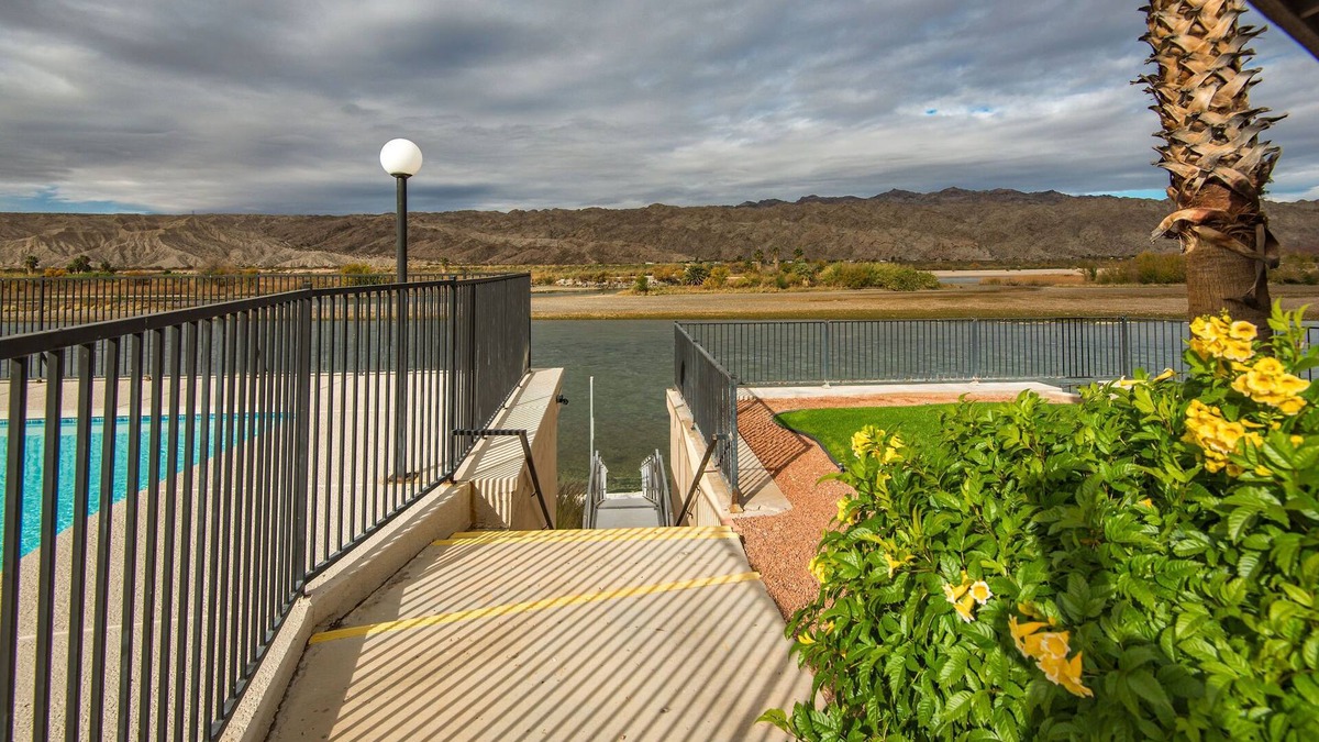 Bullhead City Condo | Steps from the River! Cozy 2 bed/2 bath condo. Min 30 day rental.