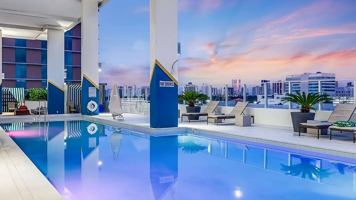 Ojus Hotel | Steps from the Sand! Rooftop Swimming Pool, Pets are Welcome Here!