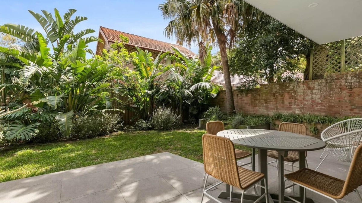 Coogee Apartment | Steps from the Shore: Coogee Luxury Beach Living 1