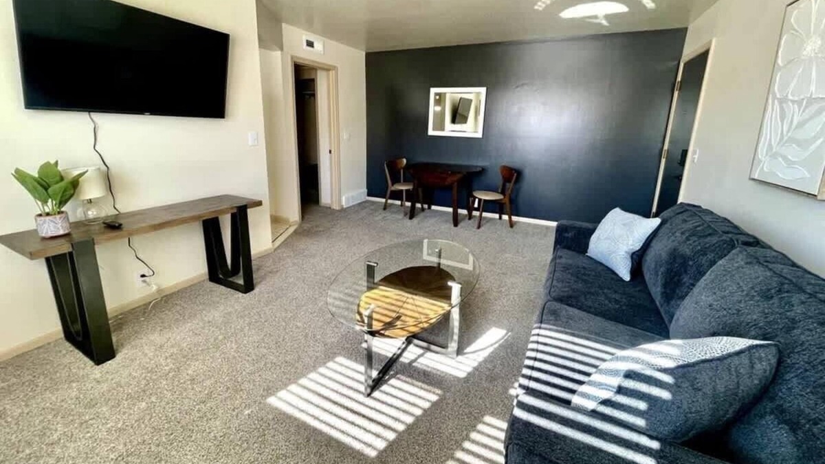 Joslyn Castle Apartment | Steps from UNMC and Dining Delights