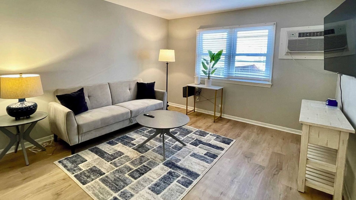 Joslyn Castle Apartment | Steps From UNMC, Dining, Explore Midtown