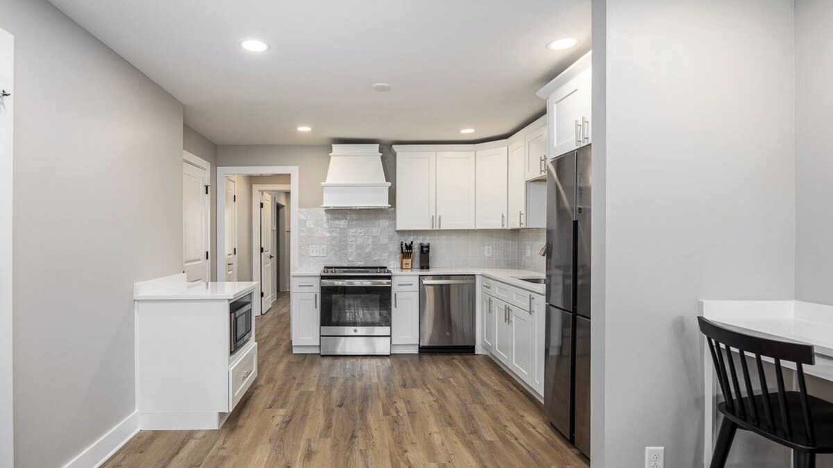 Hillsboro West End House | Steps from Vanderbilt | The Nomad #12
