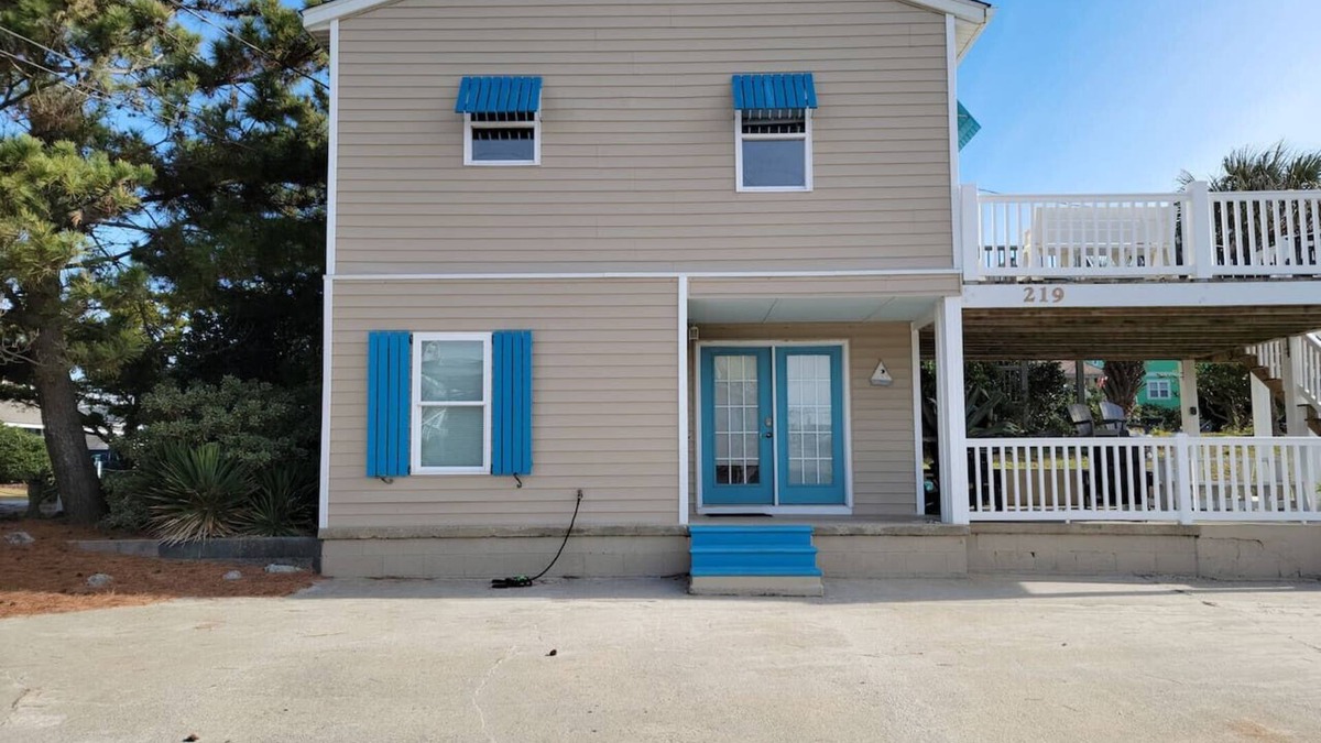 Atlantic Beach Apartment | Steps to Beach! 2BR/2BA duplex