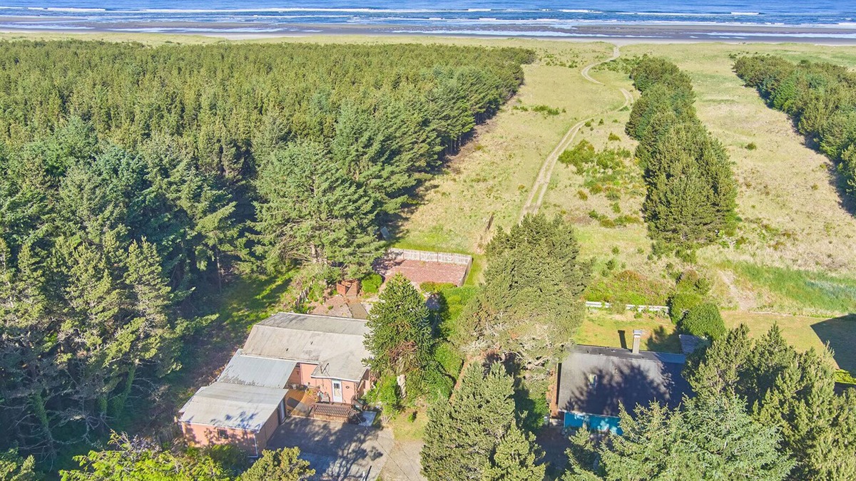 Long Beach House | Steps to Beach, Fenced Yard, Dog Ok (SNest+Garden)