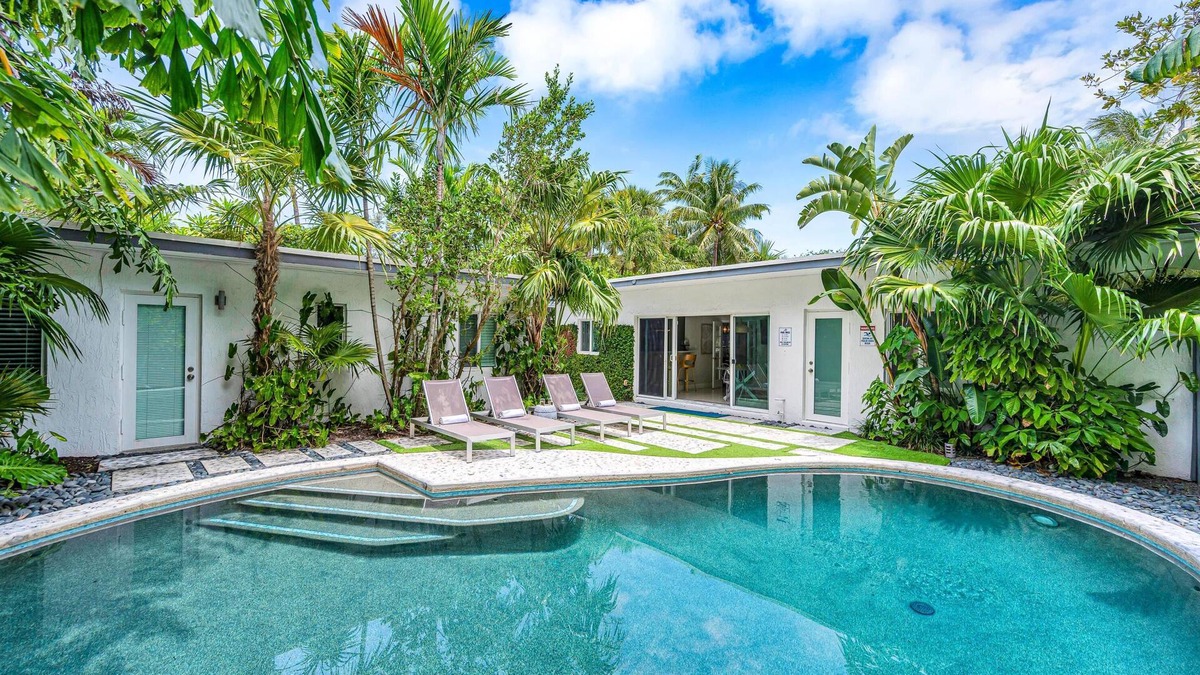 Birch Park Finger Streets House | Steps to Beach Heated Pool Sugar Key Resldences
