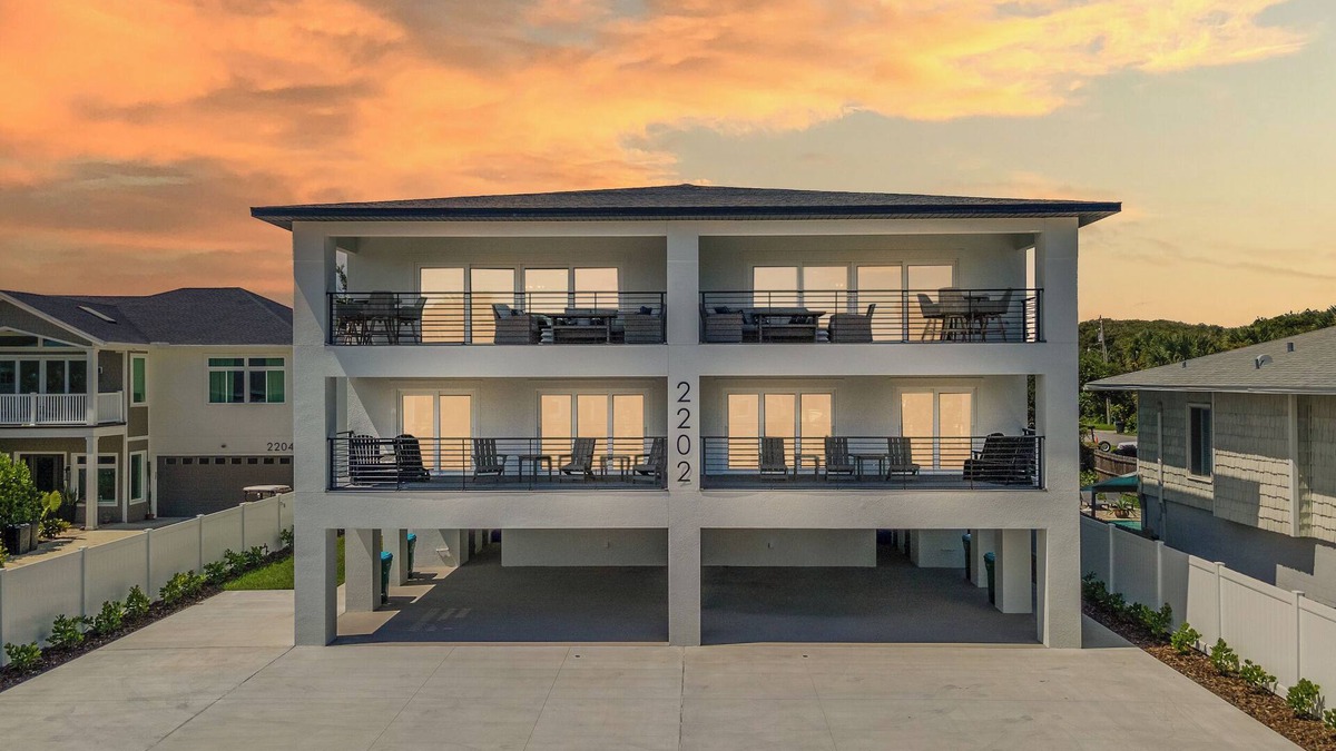 New Smyrna Beach House | 🏖️Steps to Beach | Perfect for Large Groups | Flip Flop Living North🏖️