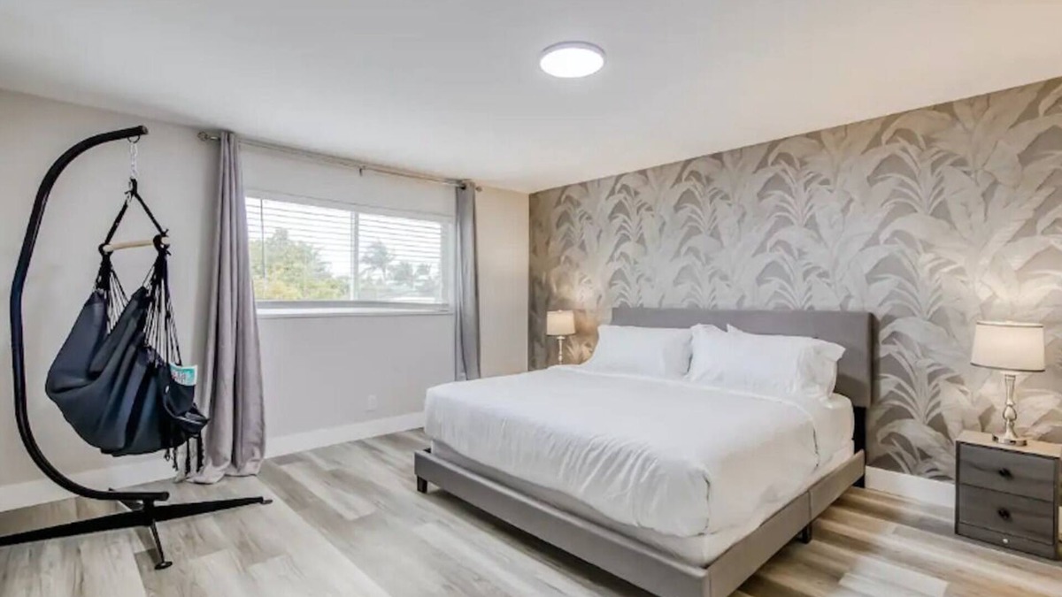 Florida North Atlantic Coast Condo | Steps to Beach | Dog Friendly | Foosball | Hot Tub