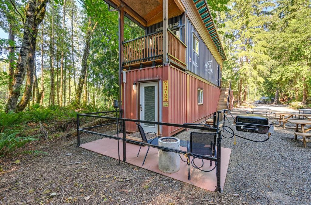 Pierce County Apartment | Steps to Foothills Trail Unique Carbonado Studio
