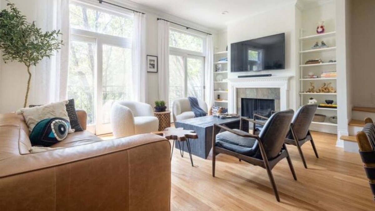 River West House | Steps to Fulton Market Downtown 4 bedroom Entire Home Sleeps 11 with City Views