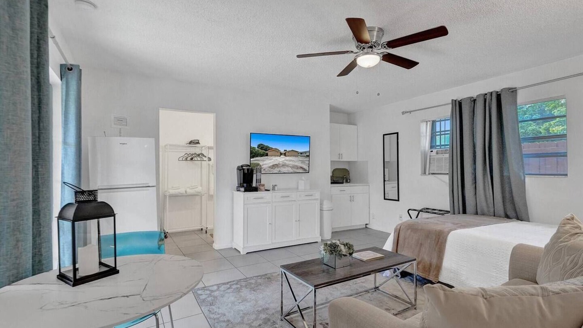 Hollywood Apartment | Steps to Hardrock! Managed by BNR Vacation Rentals