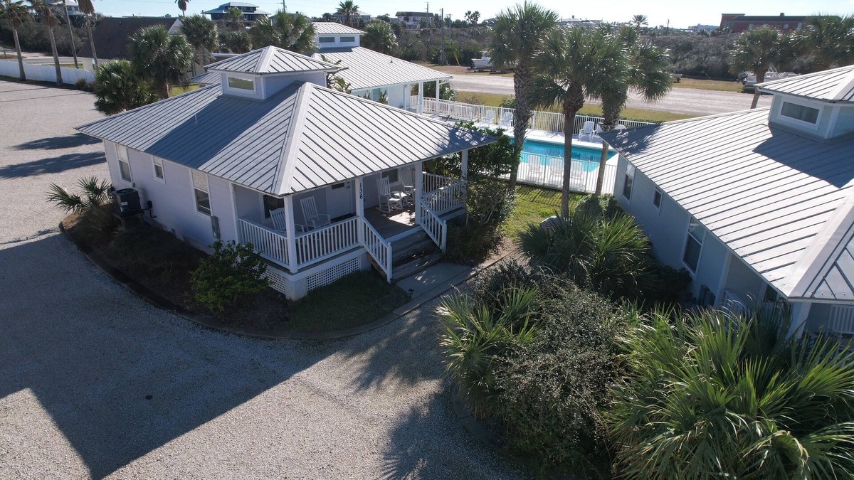 Boys Works Cottage | Steps to Intracoastal, Steps to Private Beach Access!