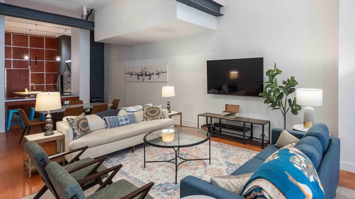 Downtown Knoxville Condo | Steps to Market Square | Sleeps 12 Guests!