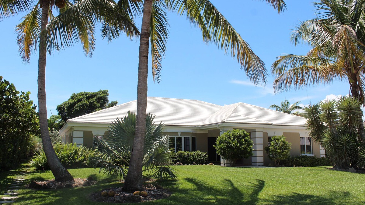 South Beach Villa | Steps to Ocean Modern Luxurious 4 BR heated Pool/SPA nverobeachvilla.com