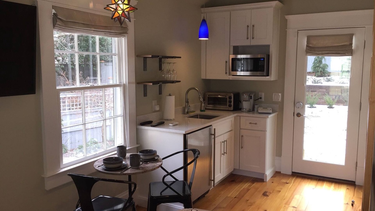 Ansley Park House | Steps to Piedmont Park - Cozy Midtown/Ansley Park Cottage