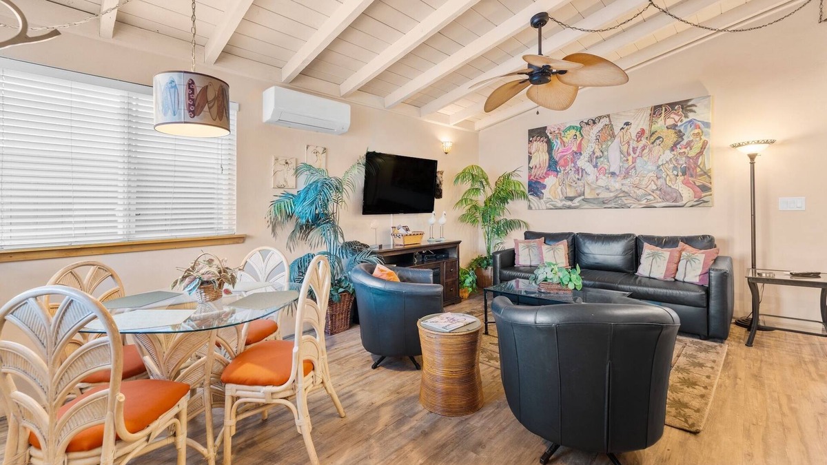Silver Strand House | Steps To Sand, Great Location, Walk To Restaurants