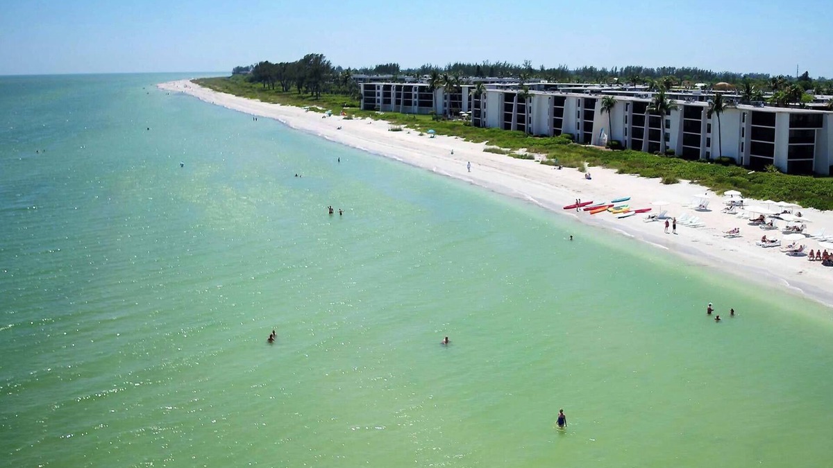 Sanibel Hotel | Steps to Sanibel Beach | Garden Views, Sunset & Island Activities | 4 Units