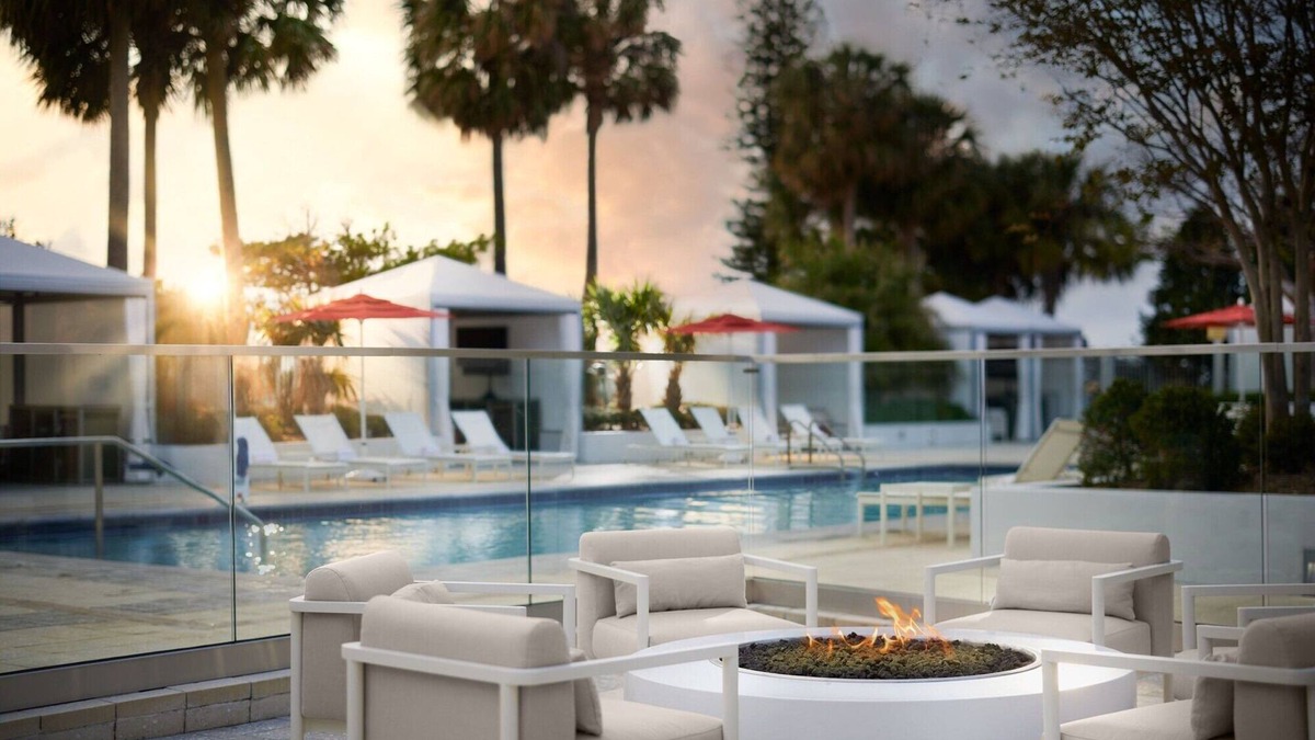 Surfside Hotel | Steps to Surfside Beach, Walk to Bal Harbour Shops & Miami’s Top Attractions