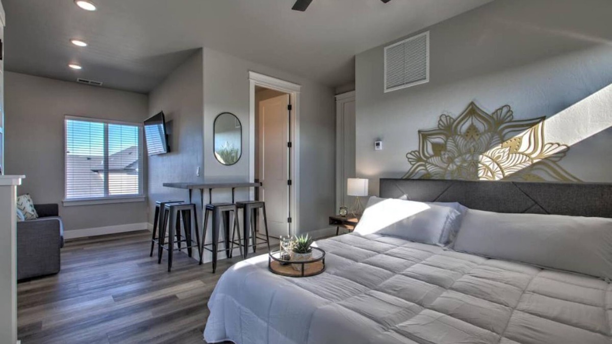Twin Falls Apartment | Steps to the Canyon Rim w/Fast Wi-Fi & EV Charging