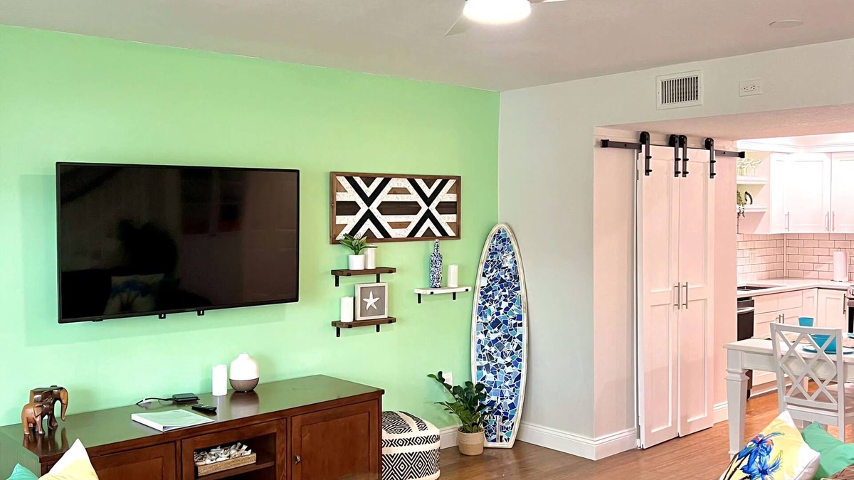 Interchange Square House | Steps to the Sand – 2BR Melbourne Beach Townhome