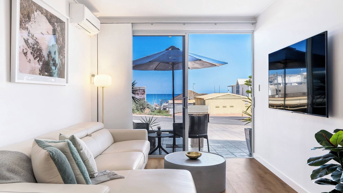 Seacliff Apartment | Steps to the sand | Belle Vista 2 Apartment Seacliff