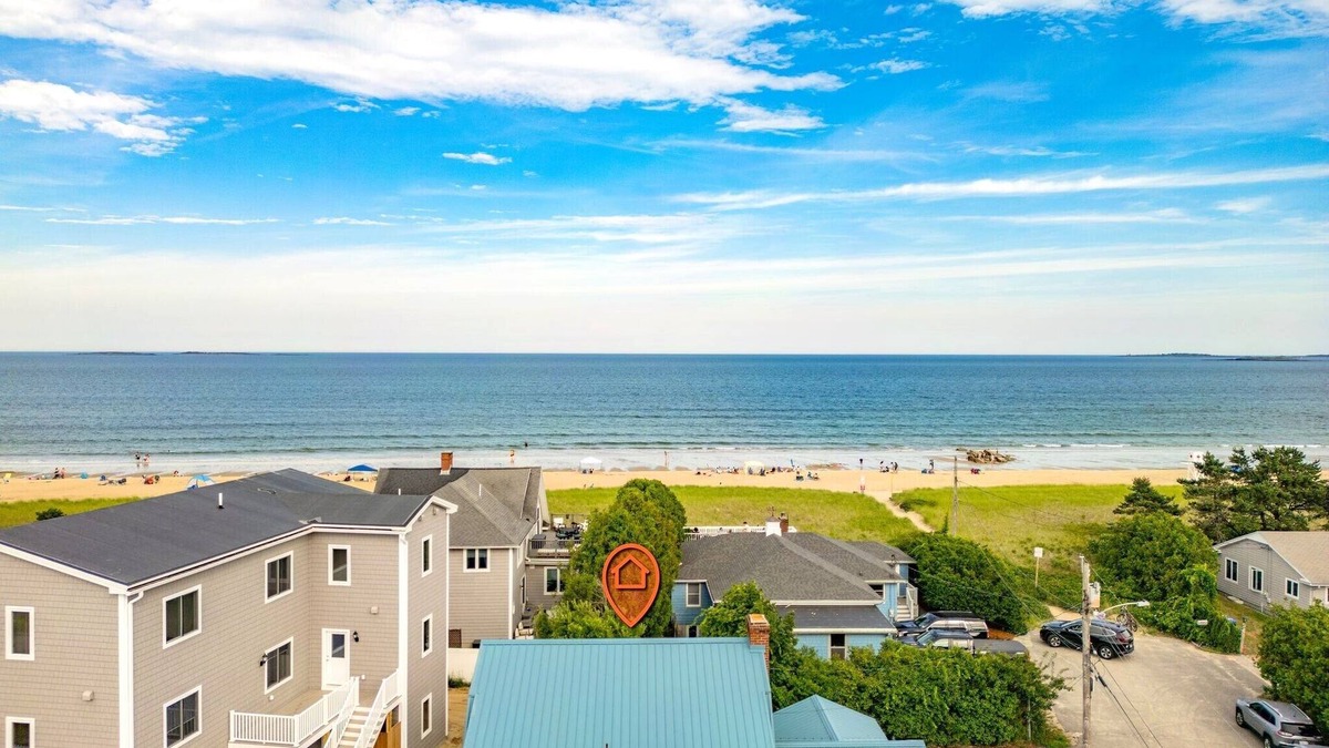 Ocean Park Apartment | Steps to the Beach! Dog & Fam. Friendly, Outdoor Shower & Lounge Area, Sleeps 6