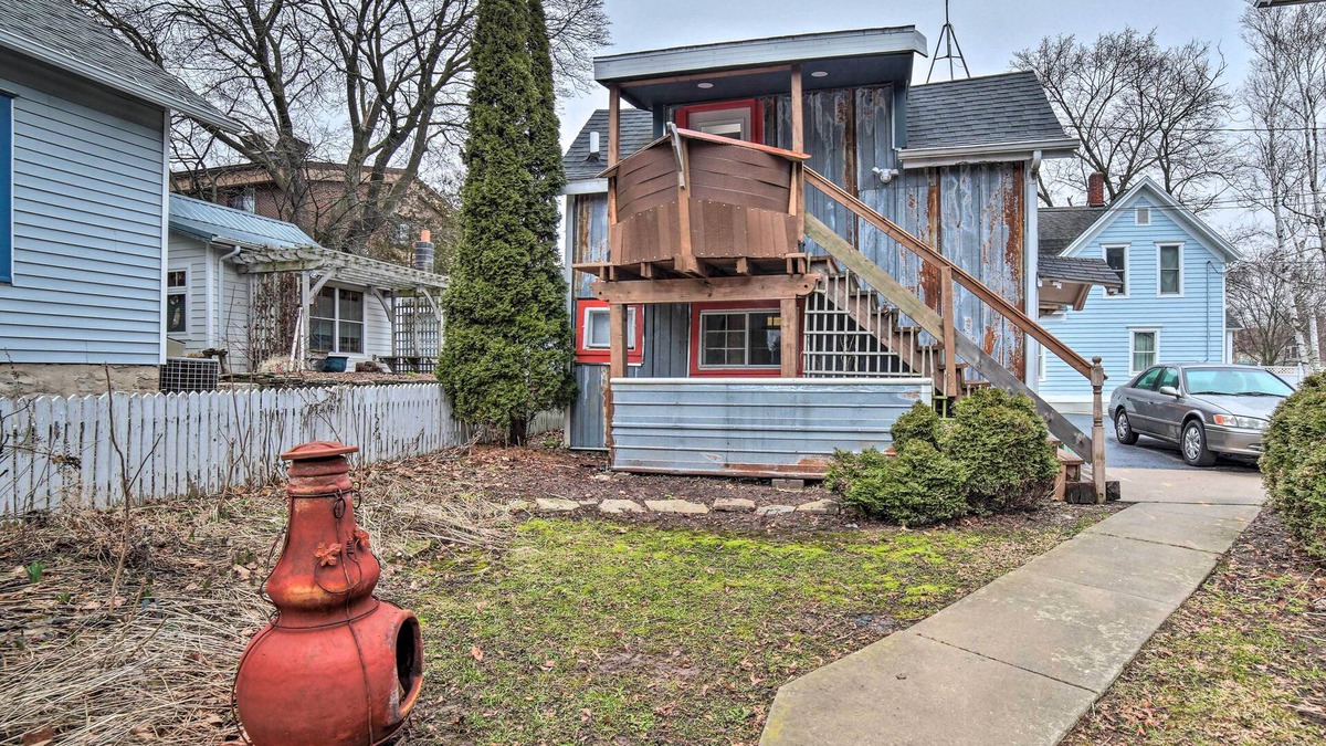 Sturgeon Bay Apartment | Steps to Waterfront & Dtwn: Sturgeon Bay Escape!