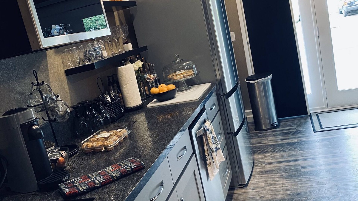 Concord Apartment | STEPS TO WILLAMETTE - Bright & Open Luxury Studio central to all Portland offers