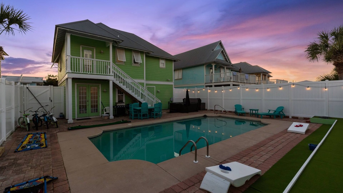 Biltmore Beach House | Steps2Beach~Heated Pool~MiniGolf~Hot Tub~Game Room