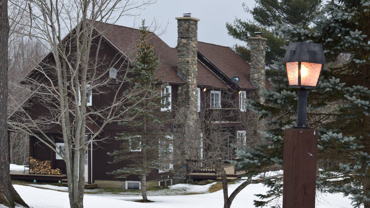 Jeffersonville Ski Chalet | Sterling (12 people) @ Smugglers Fam-style Chalets - 5 Min walk to the Resort