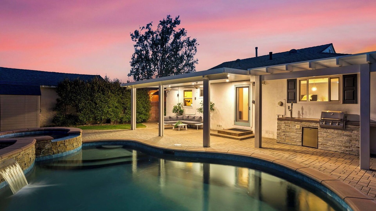 Ranchos House | Sterling House: Lux Getaway w/heated pool & spa