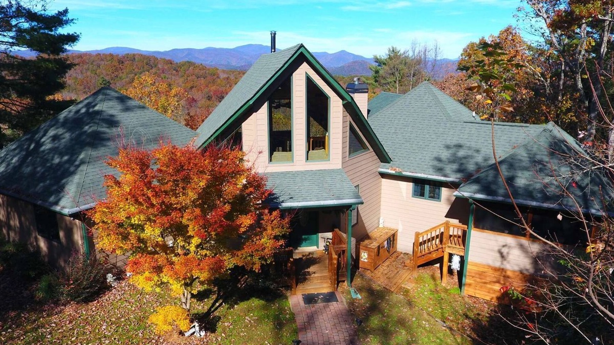 Sautee Nacoochee Cabin | Sterling Lodge - Luxury Mountain View Cabin w/Game Room, Hot Tub, and More
