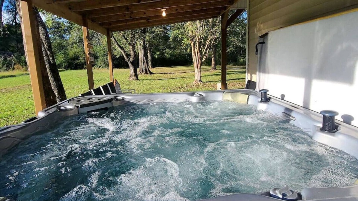 Pine Grove House | Stewart House with Hot Tub and 3 bedroom