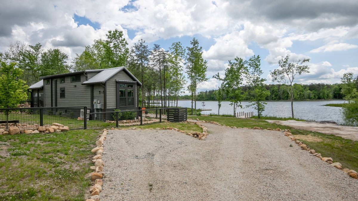 Tracy City Cabin | Sticks N Stones at The Retreat at Water's Edge