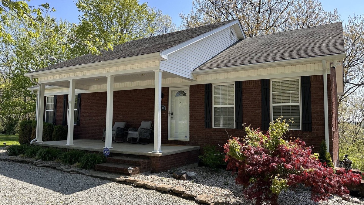 Bardstown House | Still Hill Bourbon Trail Home on 5 acres with a hot tub and fire pit