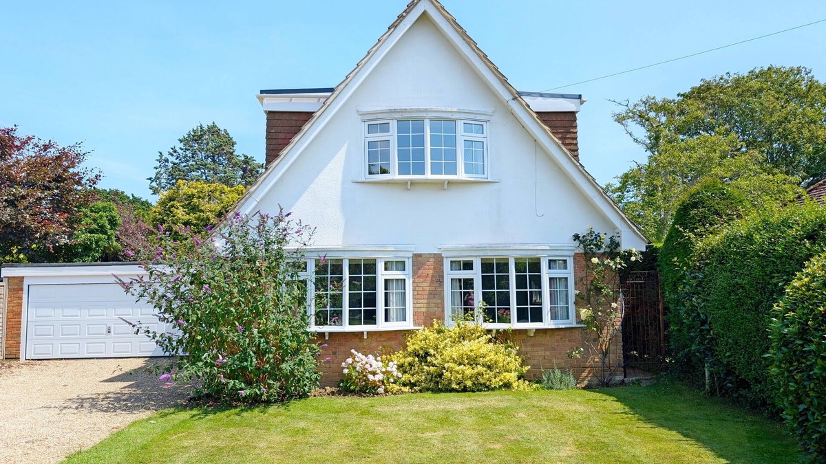 Emsworth Cottage | Still Waters, Emsworth - a cottage that sleeps 8 guests in 4 bedrooms