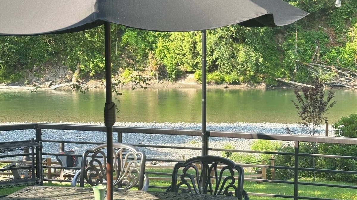 Arlington Cabin | Stillaguamish Riverfront Getaway