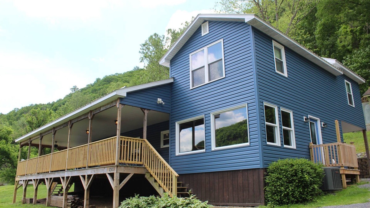 Bellepoint House | Stillwater on the New- Riverfront, New River Gorge - 5BR/2BA, Wi-Fi, Huge Porch
