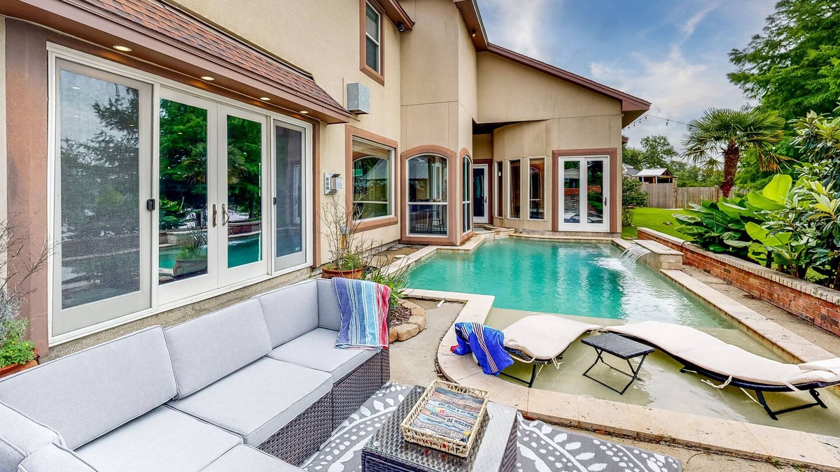 Lakeview  Jefferson County House | Stillwaters Paradise Resort-Style Pool & Jacuzzi