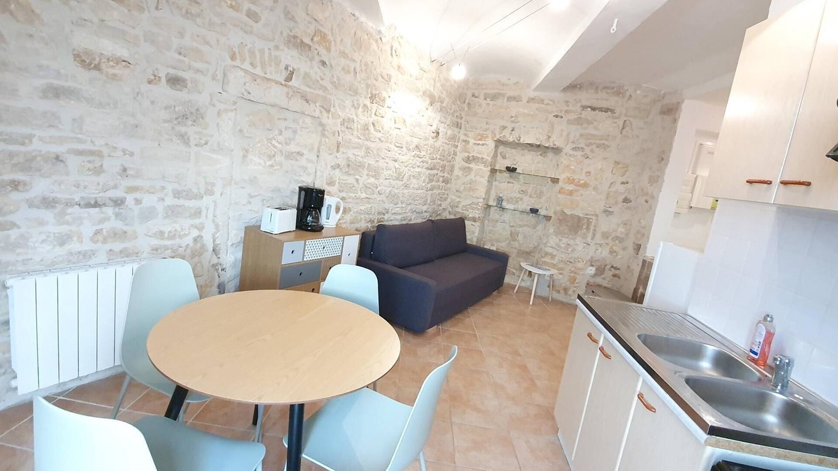 Barjac Apartment | Stone apartment in the heart of Barjac