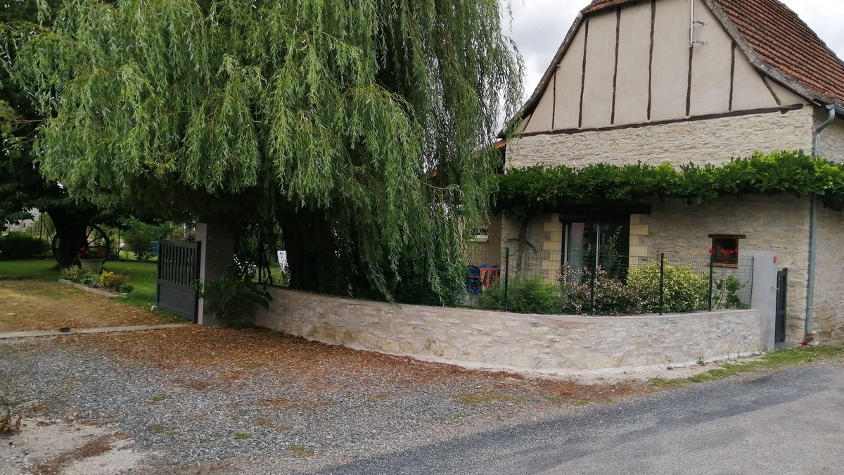 Bretenoux House | Stone barn conversion for 4 people, with swimming pool.