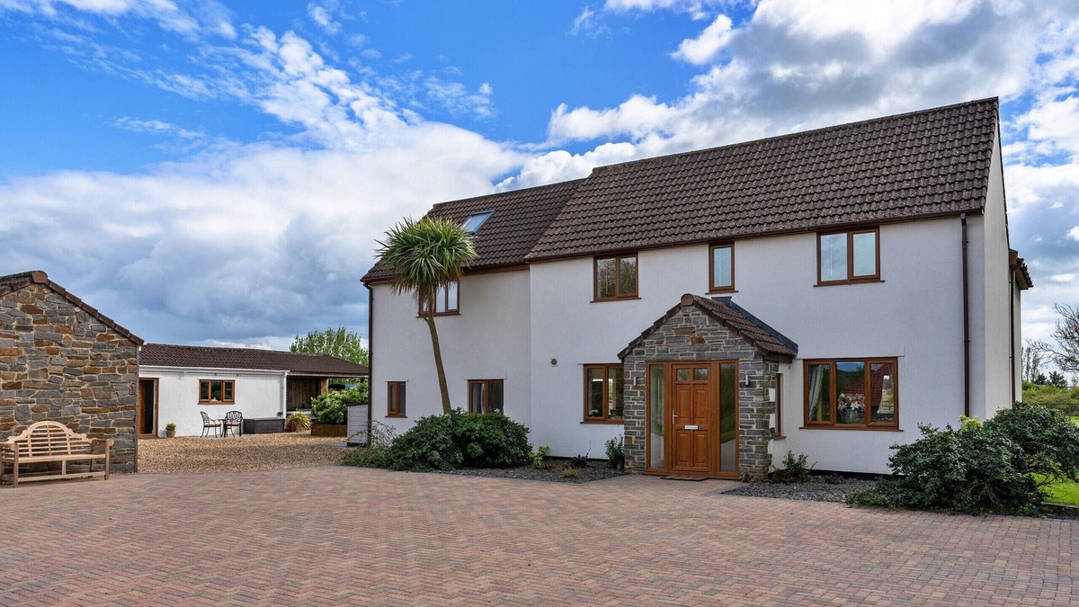 Lympsham Ski Chalet | Stone Bow Farmhouse