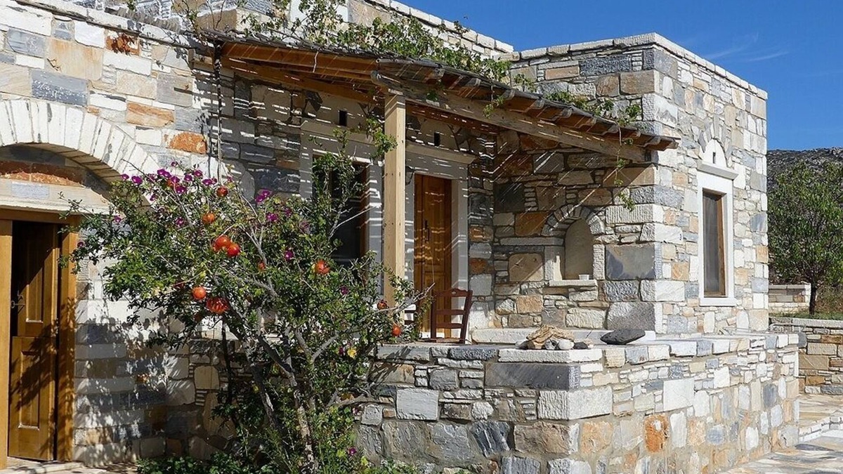 Moutsouna House | Stone-built houses Azalas, very quiet, directly by the beach, with fireplace