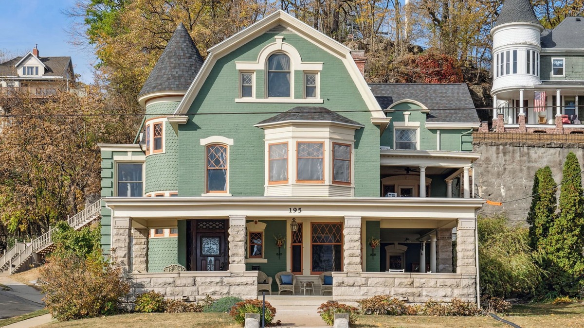 Dubuque House | Stone Cliff Manor- historic home with unique history. Perfect for large groups