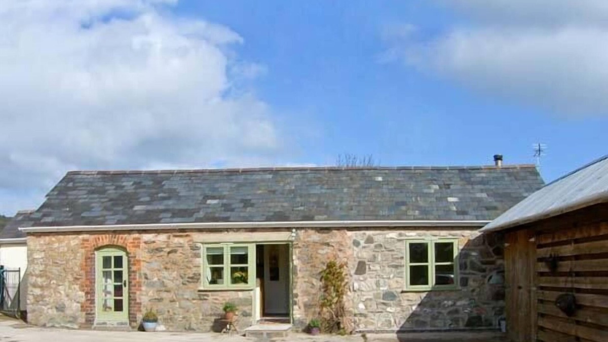 Cilcain Cottage | STONE COTTAGE, pet friendly, character holiday cottage in Nannerch