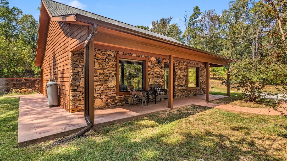 Pleasant Grove Cabin | Stone Cottage - with OPTIONAL Hot Tub