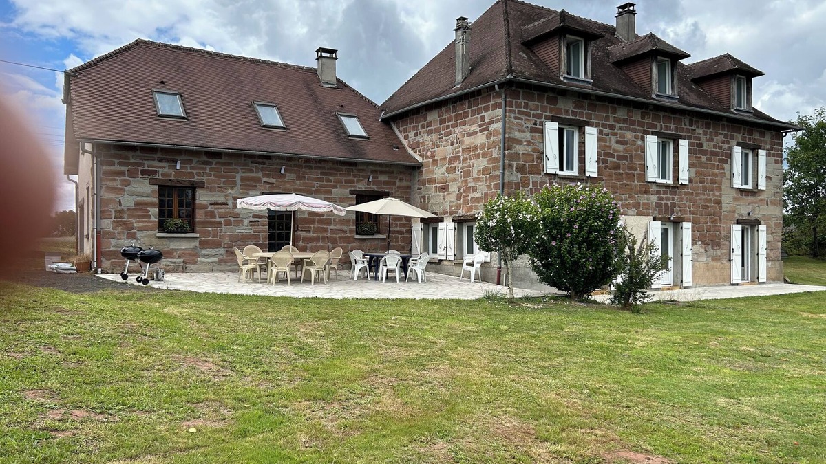 Saint-Aulaire House | Stone country house overlooking the valley, set in 3000 m2 of land