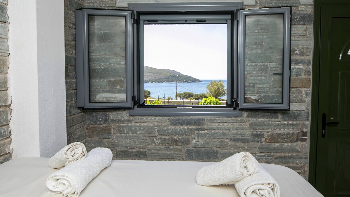 Nea Styra House | Stone & Cozy Studio ιdeal for relaxed holidays, 100m from the beach!