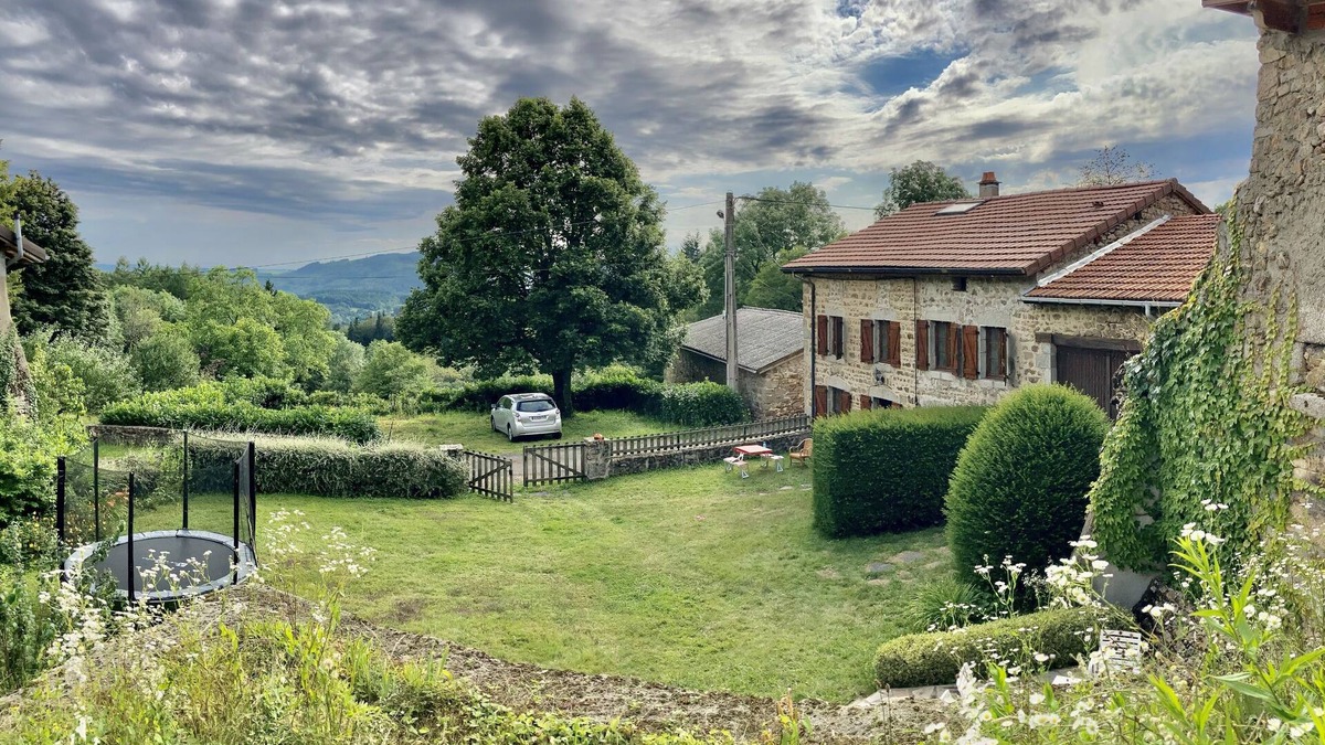 Saint-Victor-Montvianeix House | Stone house with quiet garden ideal for families and hikers