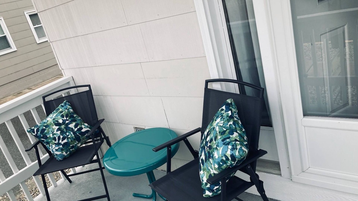 Stone Harbor Condo | Stone Harbor NJ Charming 2 bedroom 1st floor duplex on quiet south end.